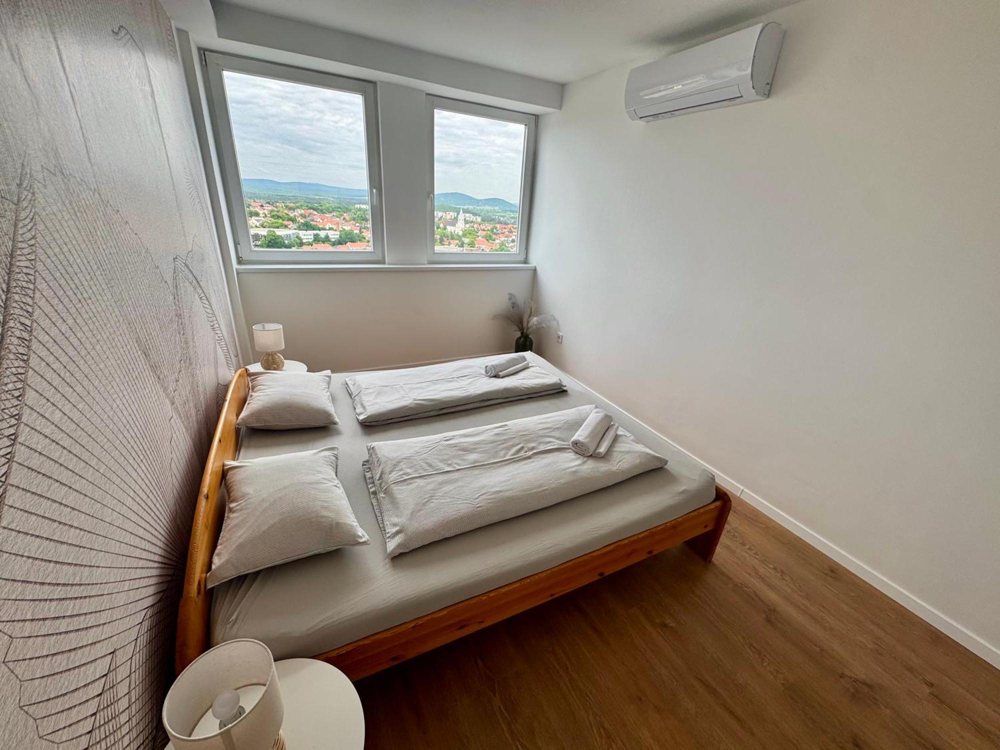 Panorama View Deluxe Apartment Veszprem Ngoại thất bức ảnh
